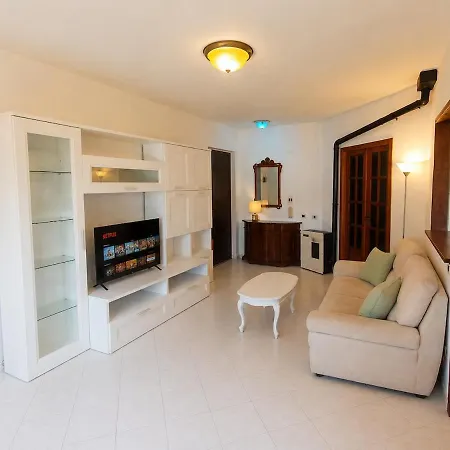 דירה -3 Min Dal Mare- 2 Camere, Wifi, Ac, Terrazza גרוסטו